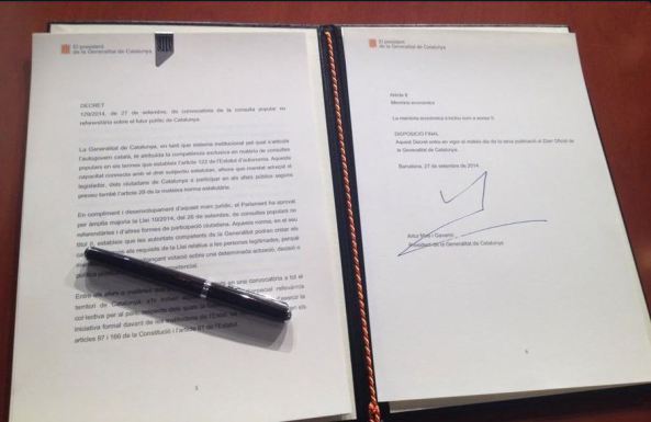 decret-president-generalitat-artur-mas araima20140927 0173 5